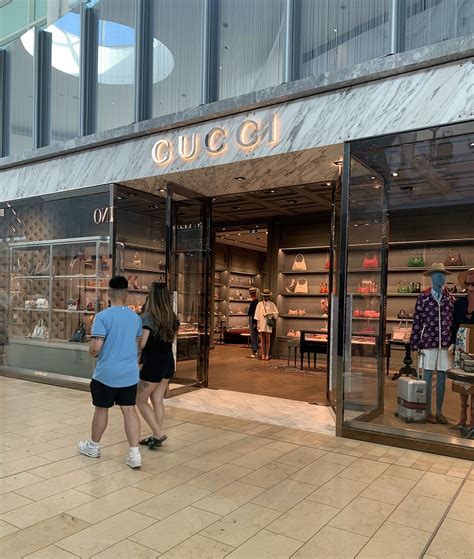 Gucci yorkdale mall hours